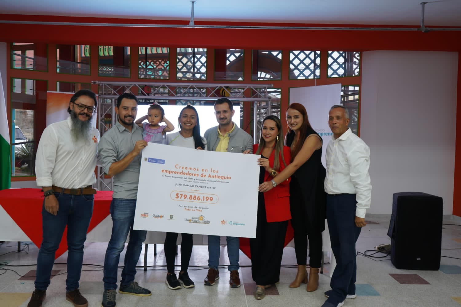 Entrega-Cheques-Guatape-1