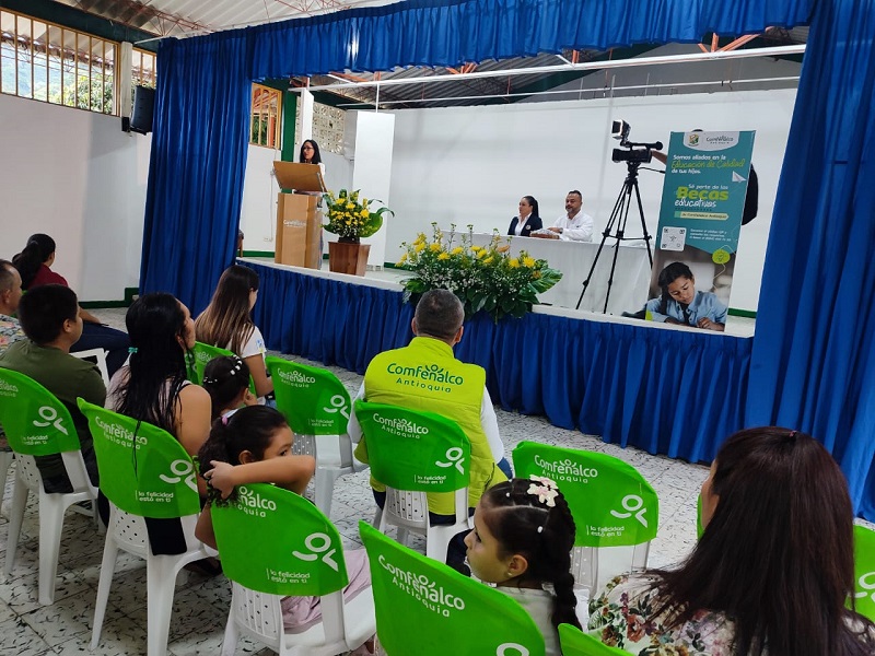 Entrega-becas-en-Suroeste-4