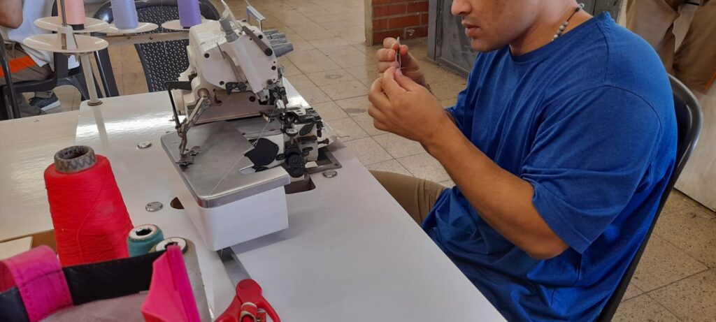 Más de 580 personas privadas de la libertad participaron de las formaciones en artes y oficios de la Administración Distrital