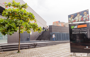 Fachada_Biblioteca-Publica-y-Parque-Cultural-Debora-Arango