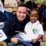 10 mil estudiantes de Copacabana regresan a clases con uniformes y kits escolares nuevos entregados por la Alcaldía